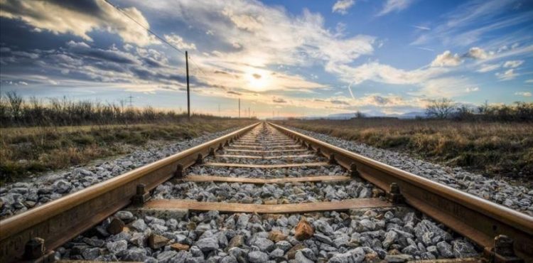 راه آهن , تاریخچه , خصوصیات , امتیازات و انواع آن